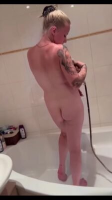 eiskaltes-miststueck - Auch ein Miststück muss einmal Duschen